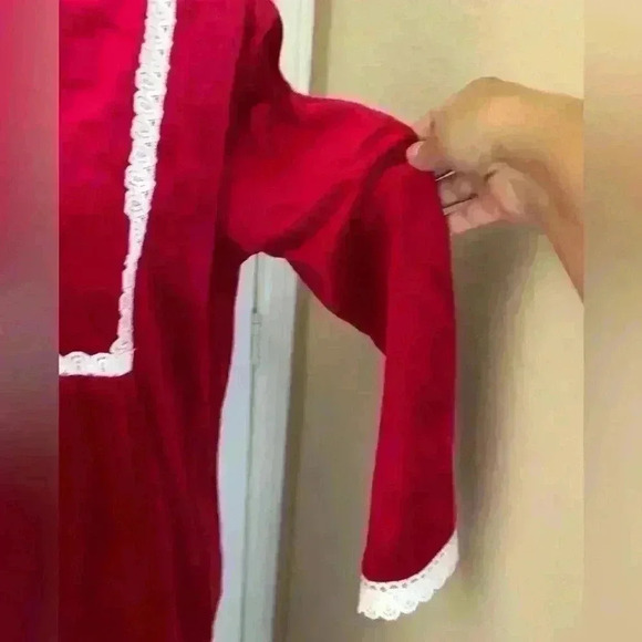 VTG PLAZA 9 RED VELVET WHITE LACE HOUSECOAT BEST FITS L-XL - Picture 6 of 7